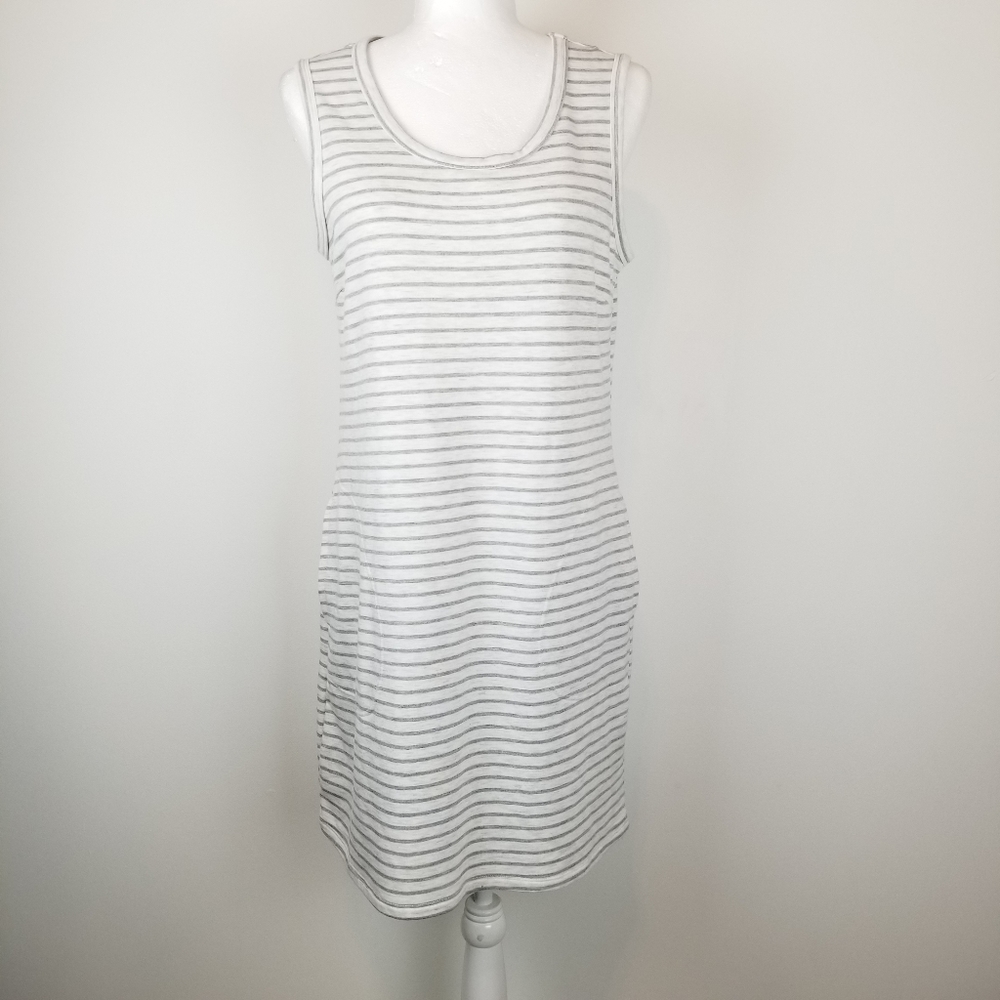 32°‎ Cool White With Gray Stripes Dress